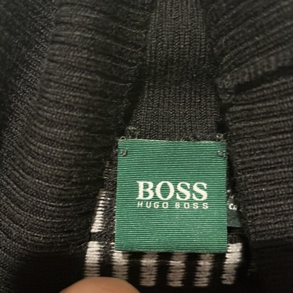 HUGO BOSS PATTERNED BLACK & WHITE WOMEN SWEATER - Picture 5 of 7